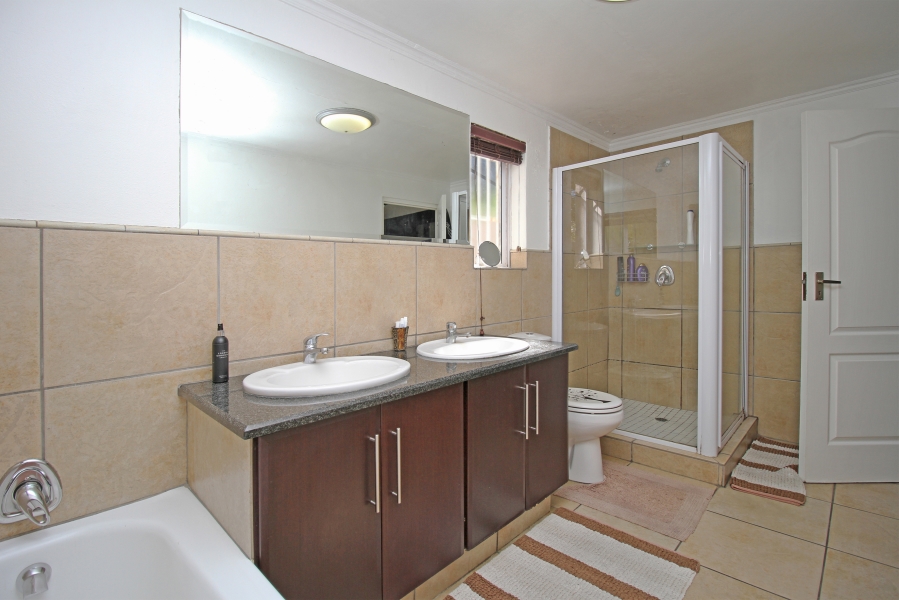 3 Bedroom Property for Sale in Waverley Gauteng