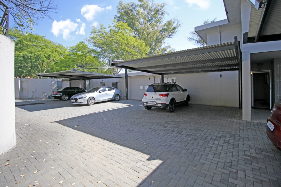 3 Bedroom Property for Sale in Waverley Gauteng