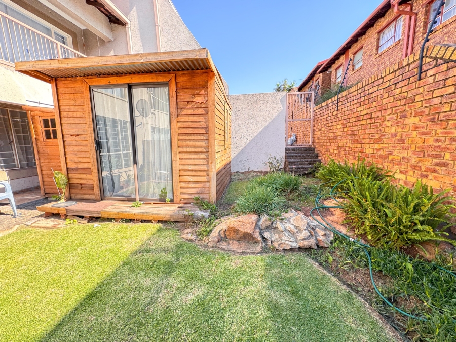 To Let 2 Bedroom Property for Rent in Ferndale Gauteng