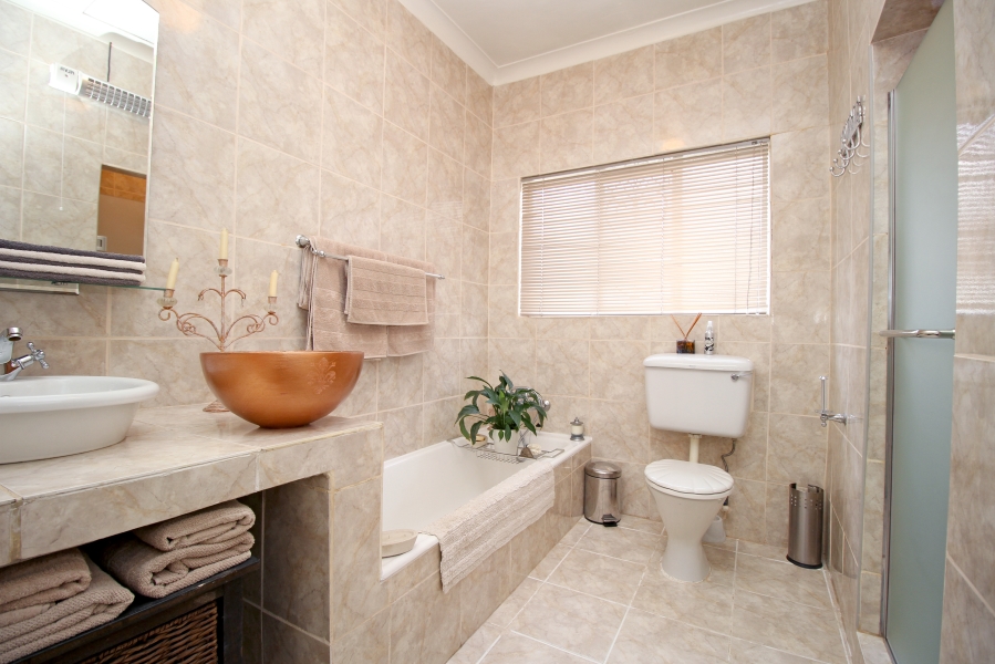 3 Bedroom Property for Sale in Waverley Gauteng