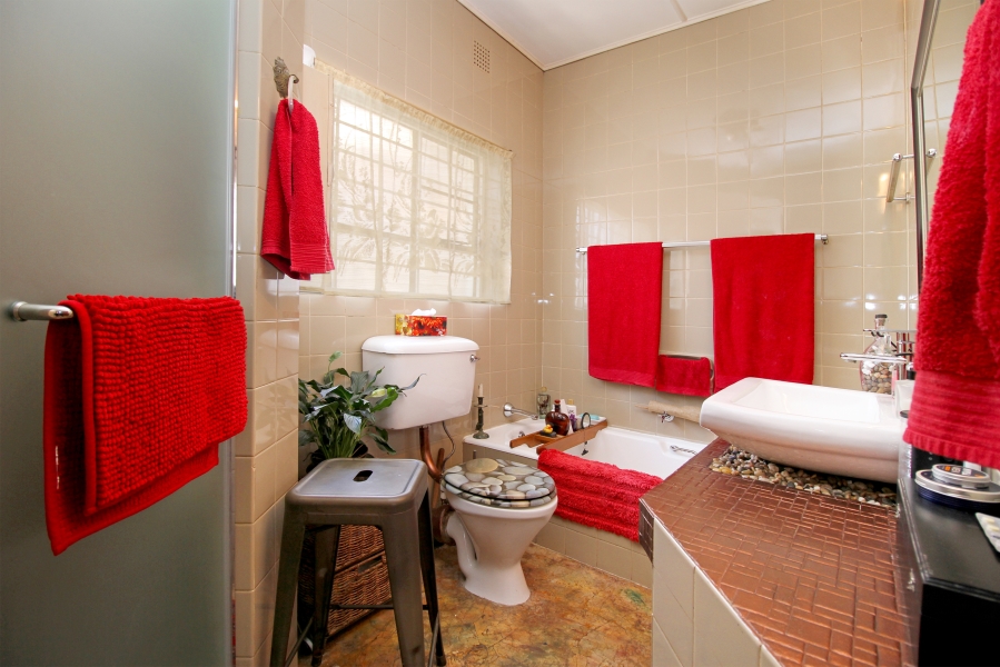 3 Bedroom Property for Sale in Waverley Gauteng