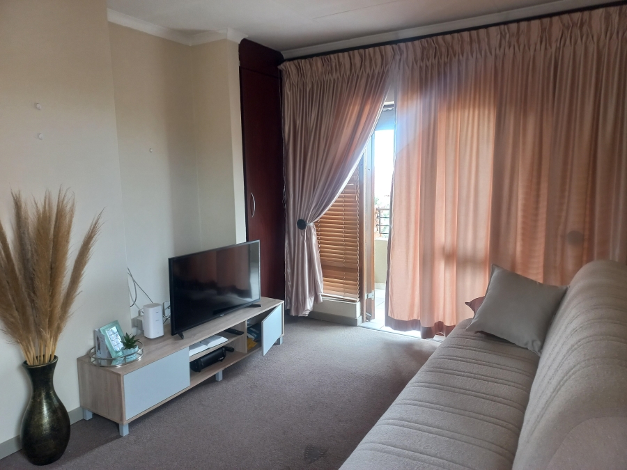 1 Bedroom Property for Sale in Vorna Valley Gauteng