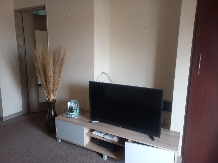 1 Bedroom Property for Sale in Vorna Valley Gauteng