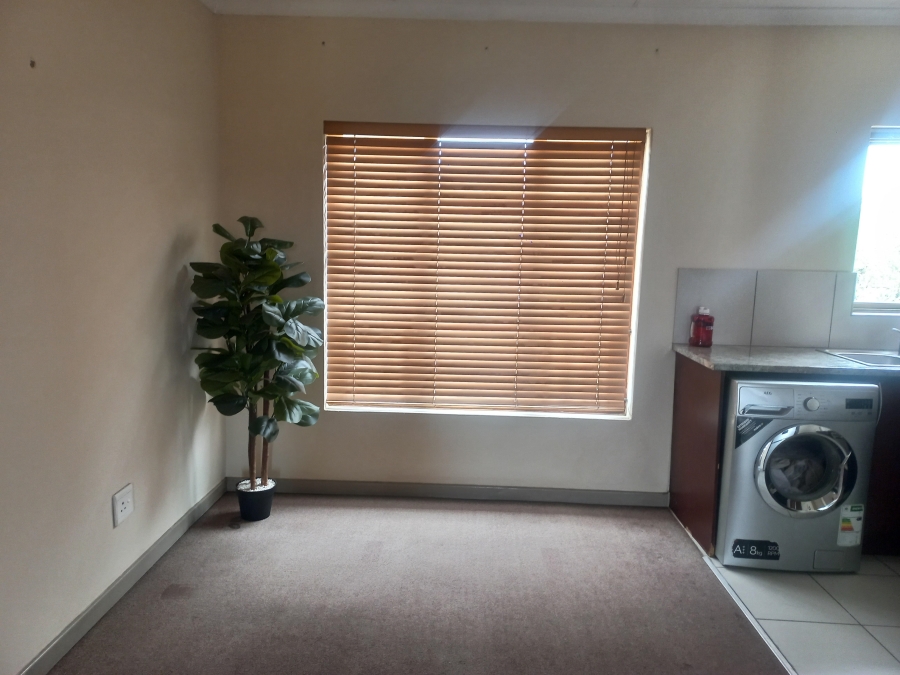 1 Bedroom Property for Sale in Vorna Valley Gauteng