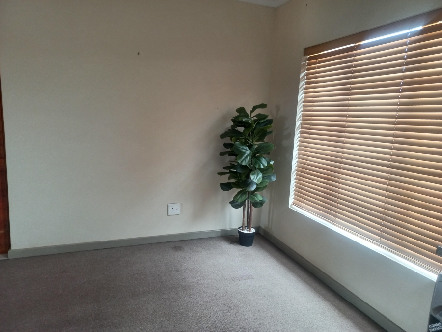 1 Bedroom Property for Sale in Vorna Valley Gauteng
