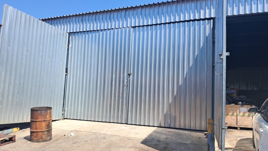 To Let Commercial Property for Rent in Clayville Gauteng