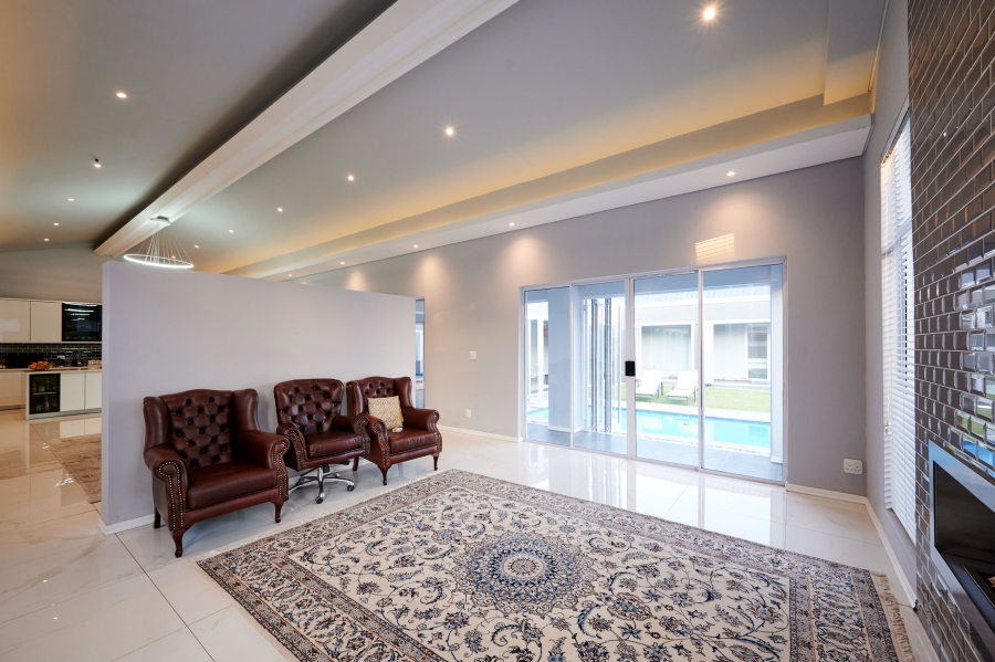 5 Bedroom Property for Sale in Waterfall Country Estate Gauteng