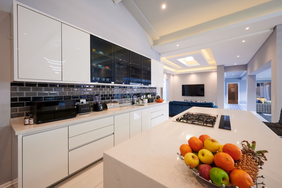 5 Bedroom Property for Sale in Waterfall Country Estate Gauteng