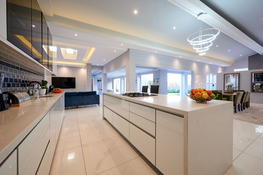 5 Bedroom Property for Sale in Waterfall Country Estate Gauteng