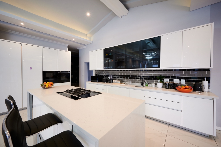 5 Bedroom Property for Sale in Waterfall Country Estate Gauteng