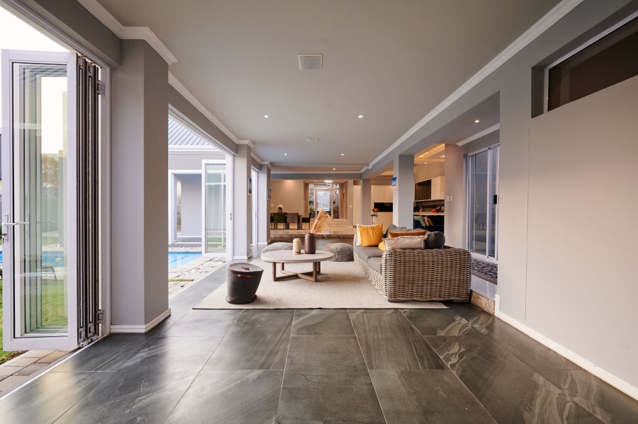 5 Bedroom Property for Sale in Waterfall Country Estate Gauteng