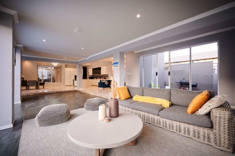 5 Bedroom Property for Sale in Waterfall Country Estate Gauteng