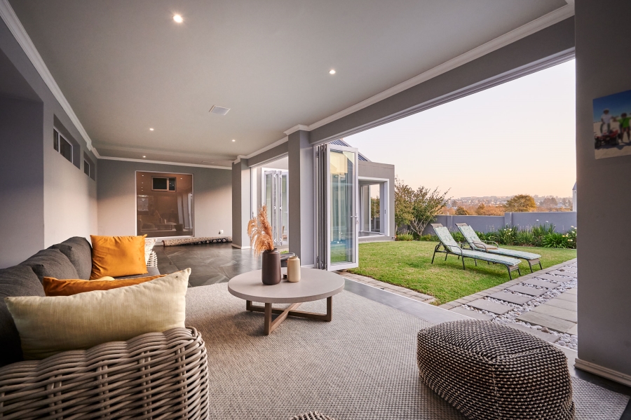 5 Bedroom Property for Sale in Waterfall Country Estate Gauteng