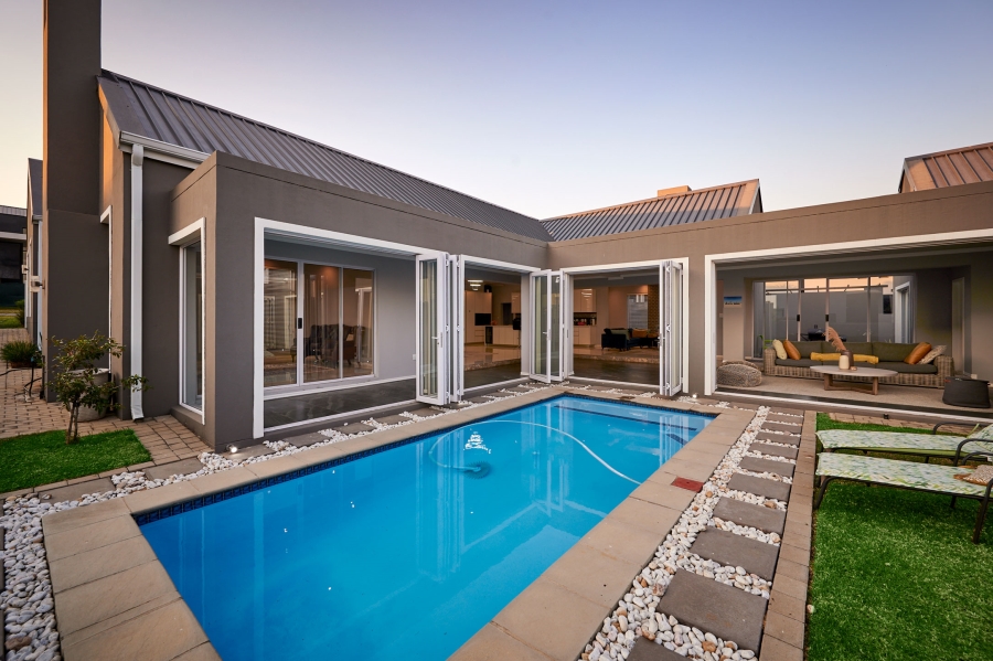 5 Bedroom Property for Sale in Waterfall Country Estate Gauteng