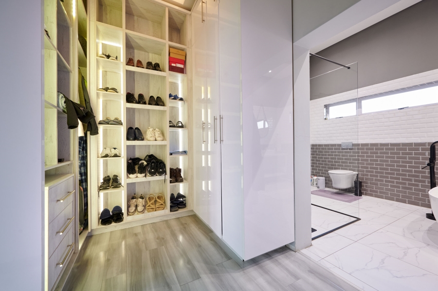 5 Bedroom Property for Sale in Waterfall Country Estate Gauteng