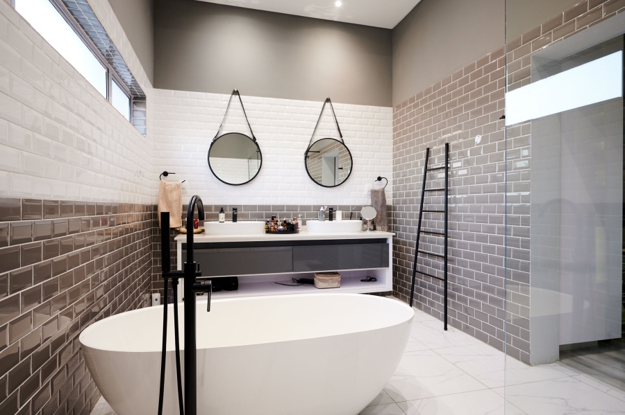 5 Bedroom Property for Sale in Waterfall Country Estate Gauteng