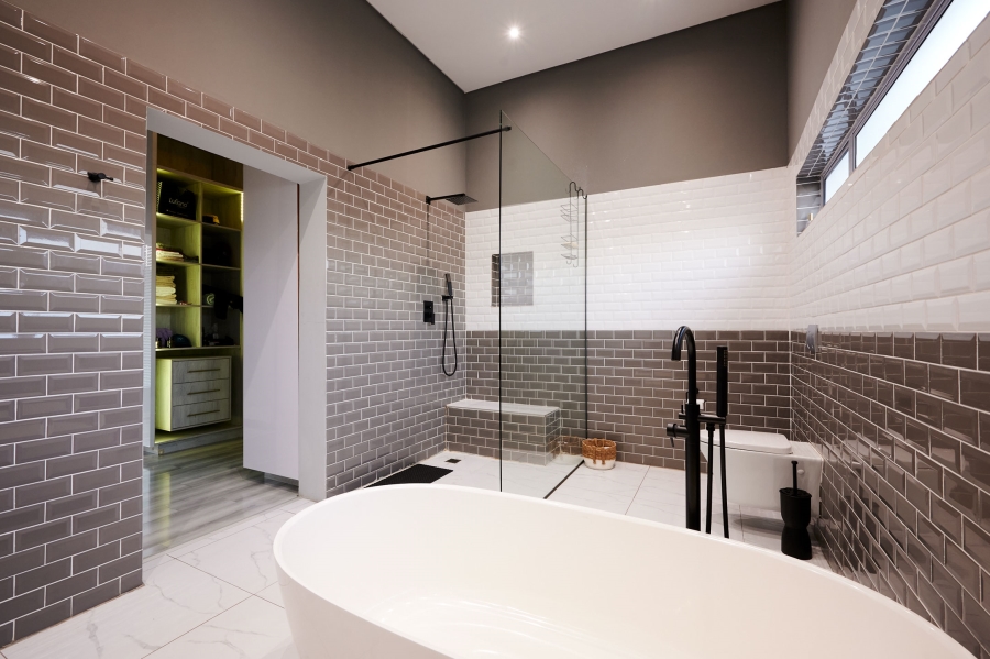 5 Bedroom Property for Sale in Waterfall Country Estate Gauteng