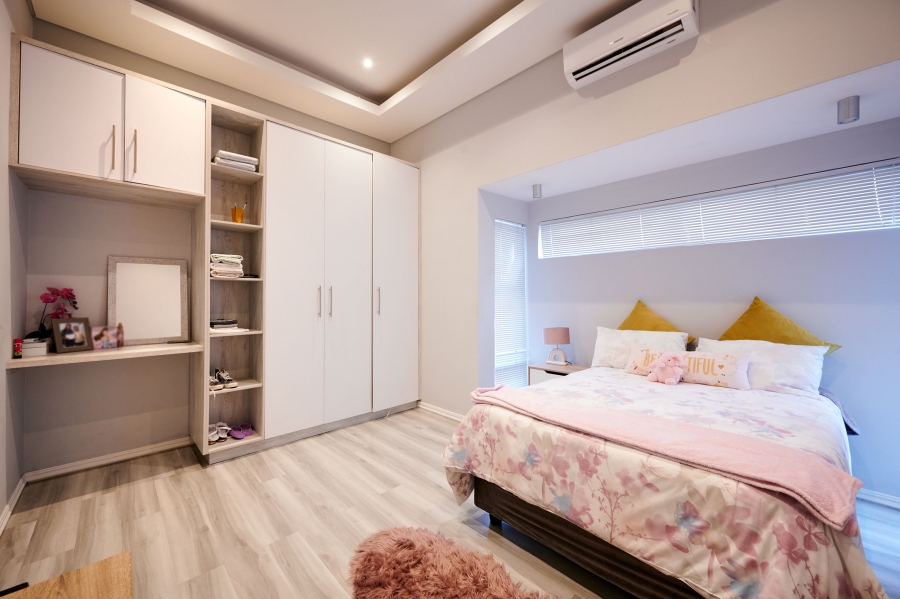 5 Bedroom Property for Sale in Waterfall Country Estate Gauteng