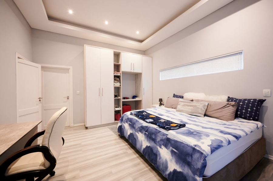 5 Bedroom Property for Sale in Waterfall Country Estate Gauteng