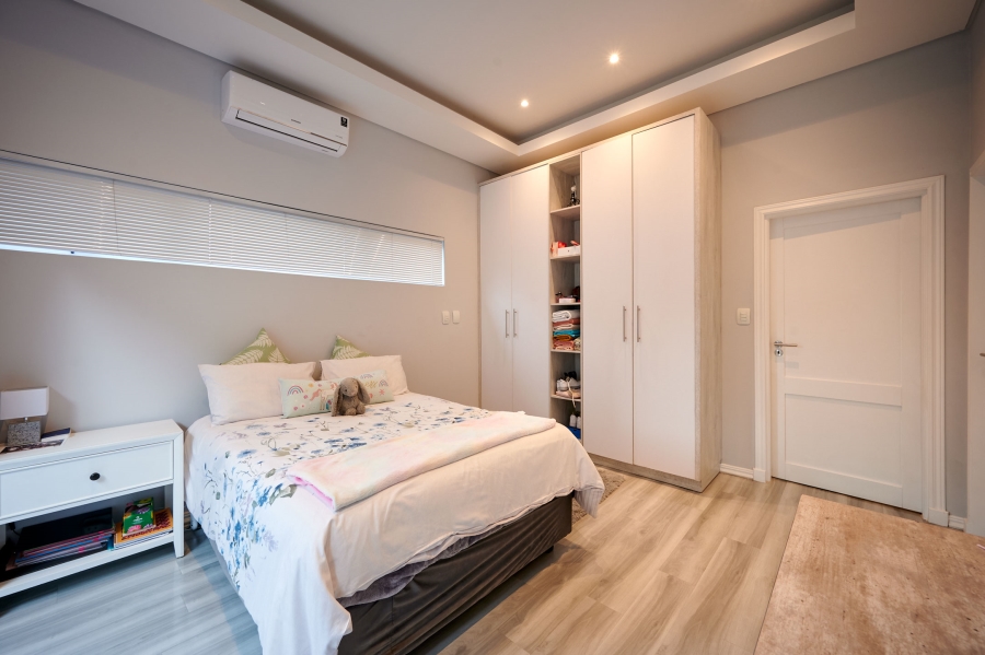 5 Bedroom Property for Sale in Waterfall Country Estate Gauteng