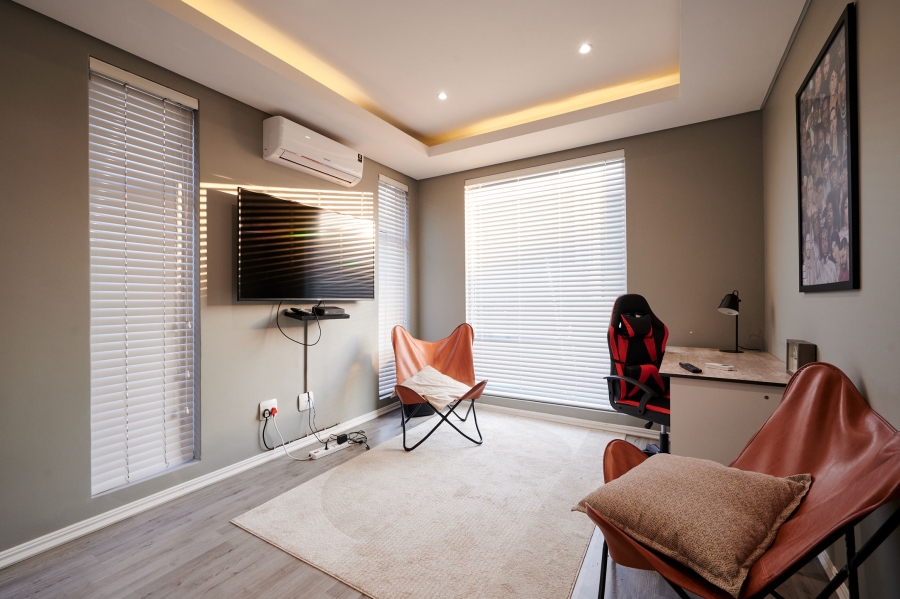 5 Bedroom Property for Sale in Waterfall Country Estate Gauteng