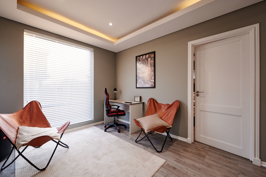 5 Bedroom Property for Sale in Waterfall Country Estate Gauteng