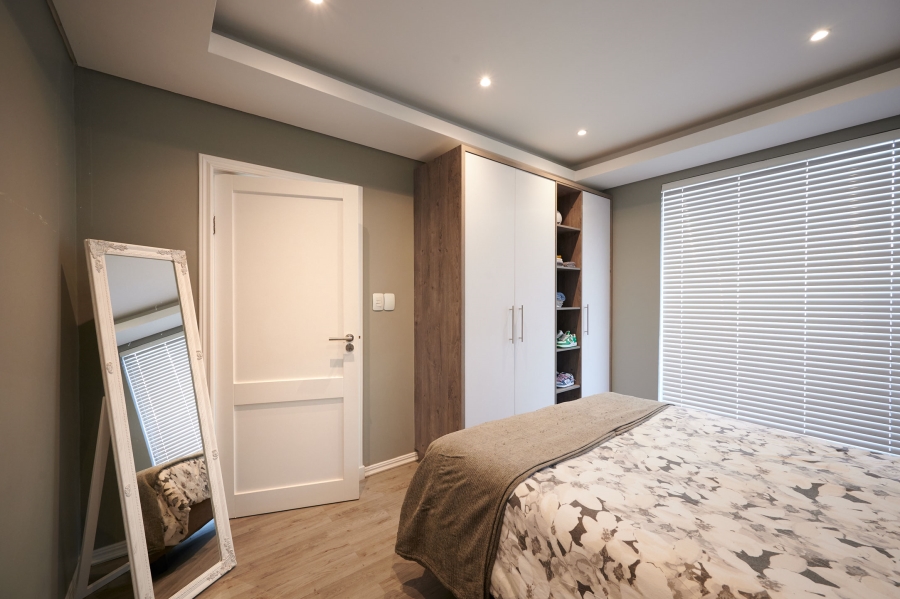 5 Bedroom Property for Sale in Waterfall Country Estate Gauteng