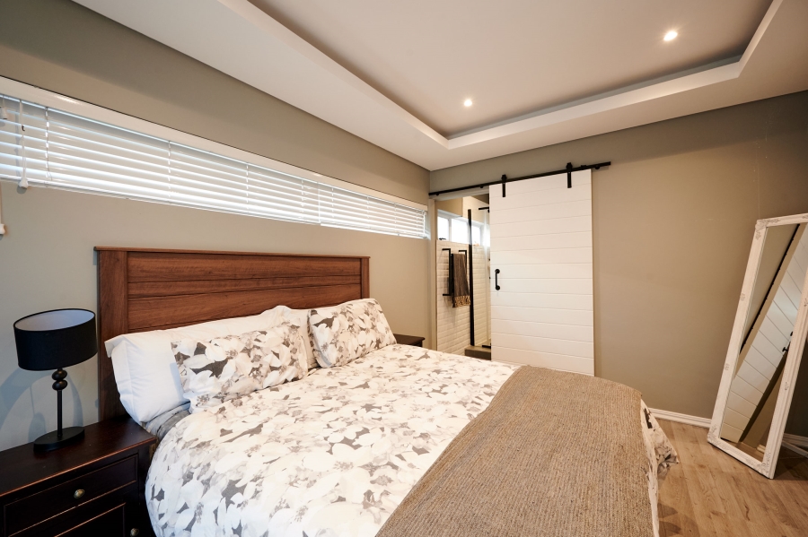 5 Bedroom Property for Sale in Waterfall Country Estate Gauteng