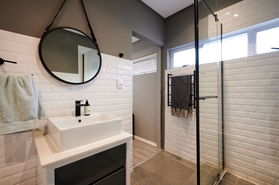 5 Bedroom Property for Sale in Waterfall Country Estate Gauteng