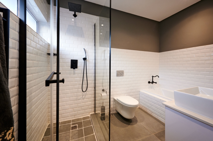 5 Bedroom Property for Sale in Waterfall Country Estate Gauteng