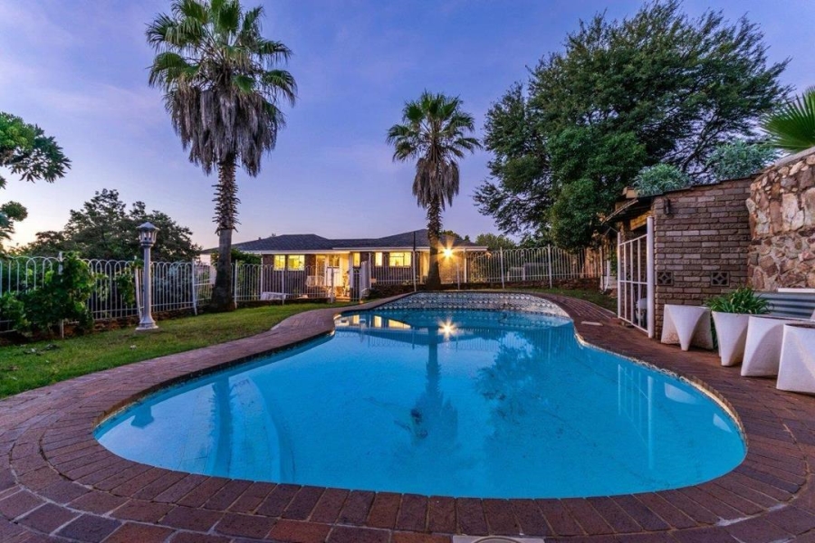 To Let 4 Bedroom Property for Rent in Wilro Park Gauteng