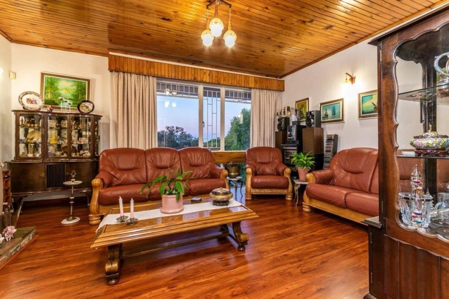 To Let 4 Bedroom Property for Rent in Wilro Park Gauteng