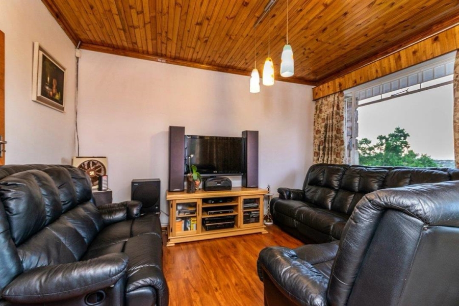 To Let 4 Bedroom Property for Rent in Wilro Park Gauteng