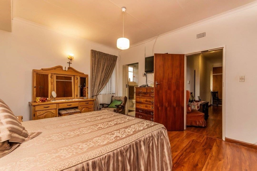 To Let 4 Bedroom Property for Rent in Wilro Park Gauteng