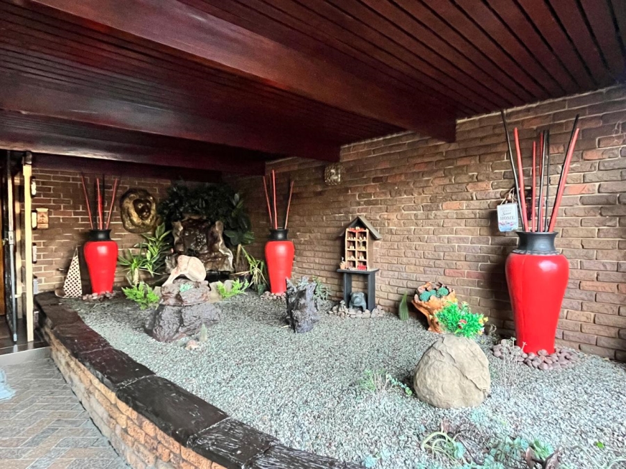 4 Bedroom Property for Sale in Strubenvale Gauteng