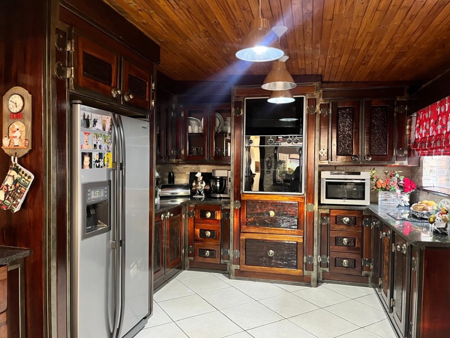 4 Bedroom Property for Sale in Strubenvale Gauteng