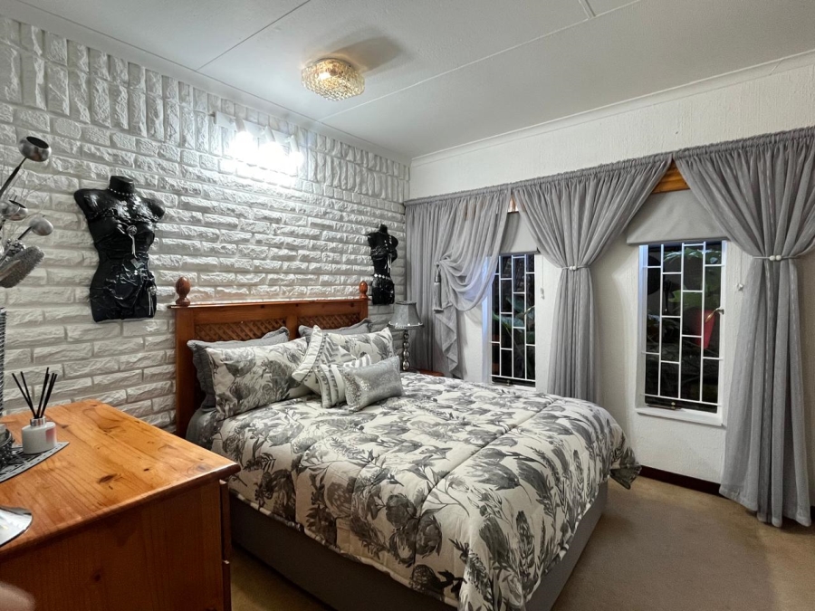 4 Bedroom Property for Sale in Strubenvale Gauteng