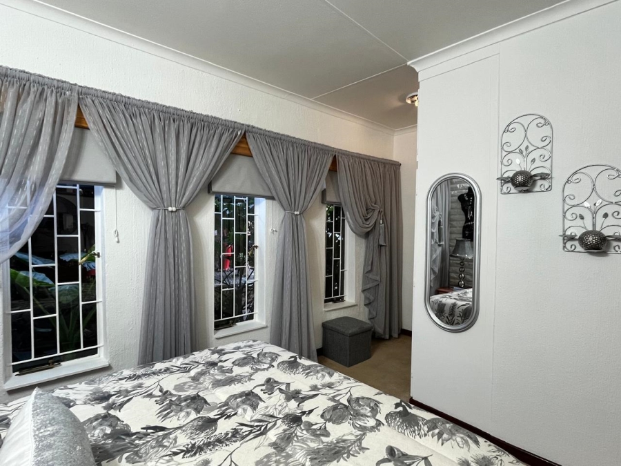 4 Bedroom Property for Sale in Strubenvale Gauteng
