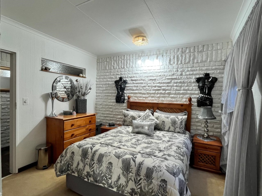 4 Bedroom Property for Sale in Strubenvale Gauteng