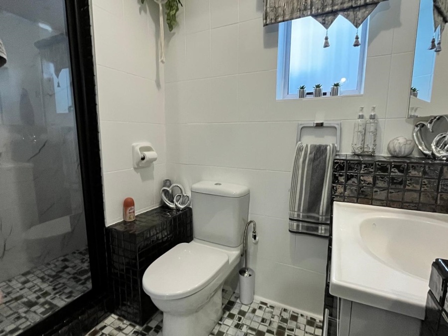 4 Bedroom Property for Sale in Strubenvale Gauteng