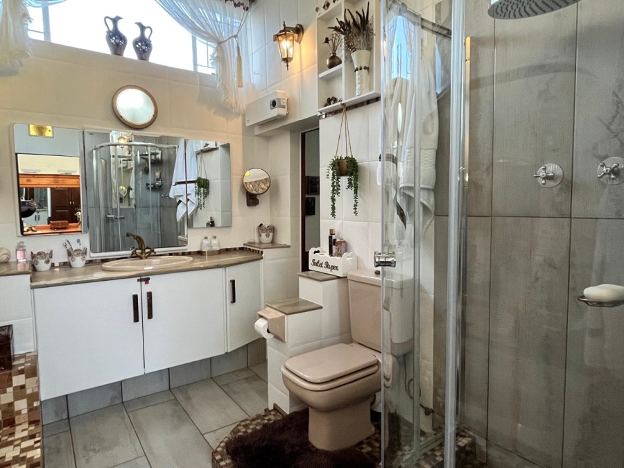 4 Bedroom Property for Sale in Strubenvale Gauteng