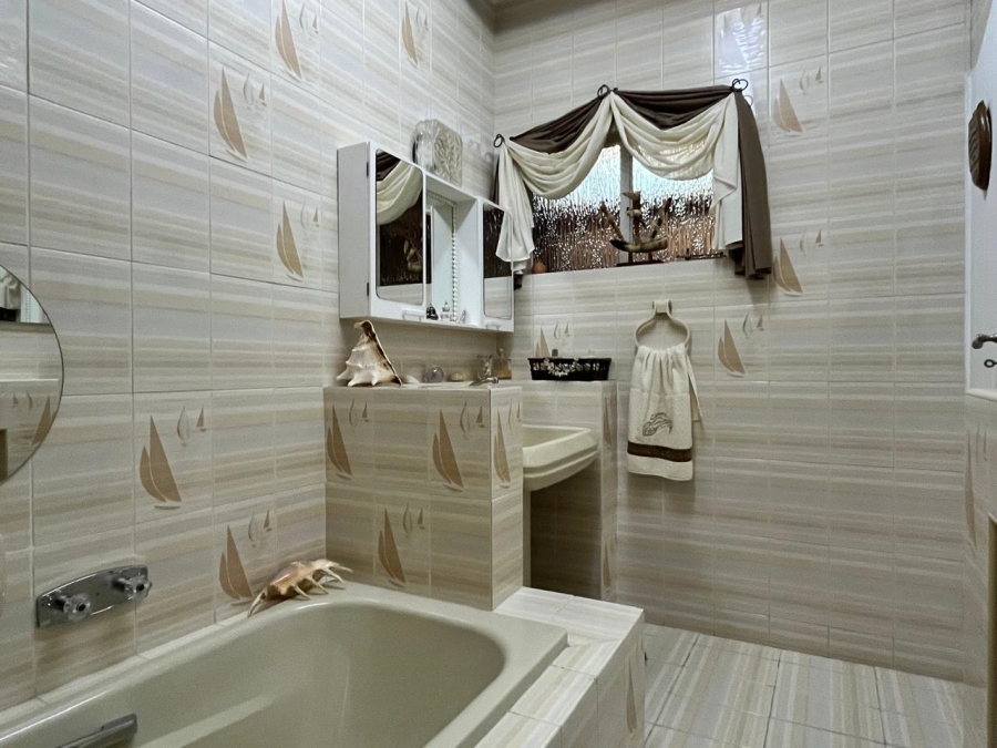 4 Bedroom Property for Sale in Strubenvale Gauteng