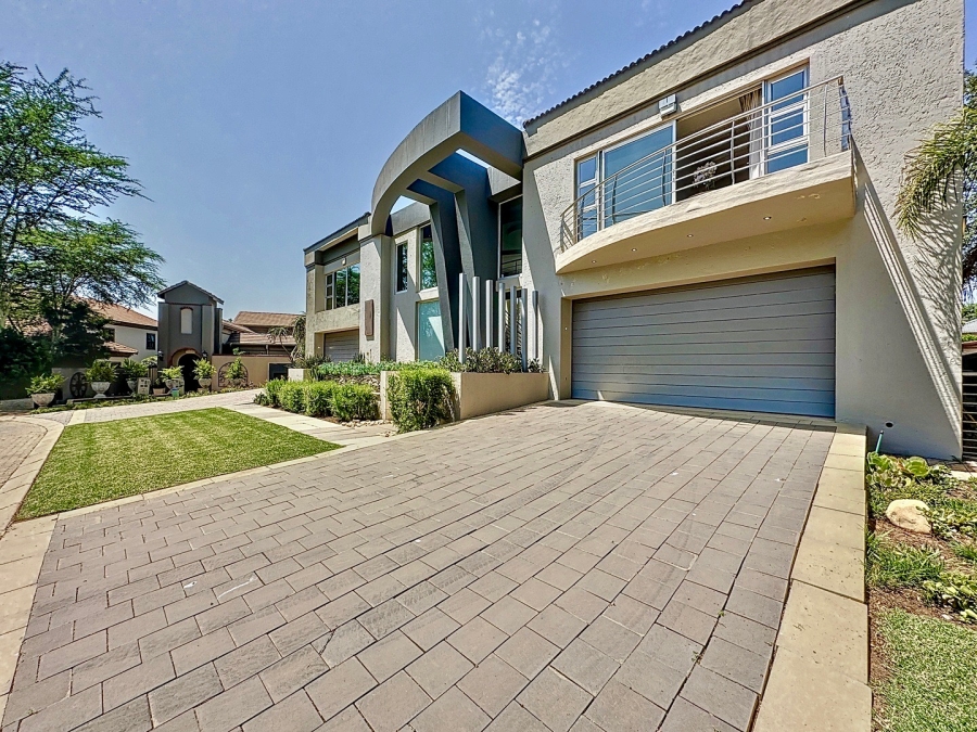 5 Bedroom Property for Sale in Silver Lakes Golf Estate Gauteng