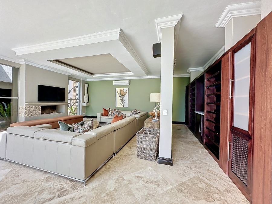 5 Bedroom Property for Sale in Silver Lakes Golf Estate Gauteng