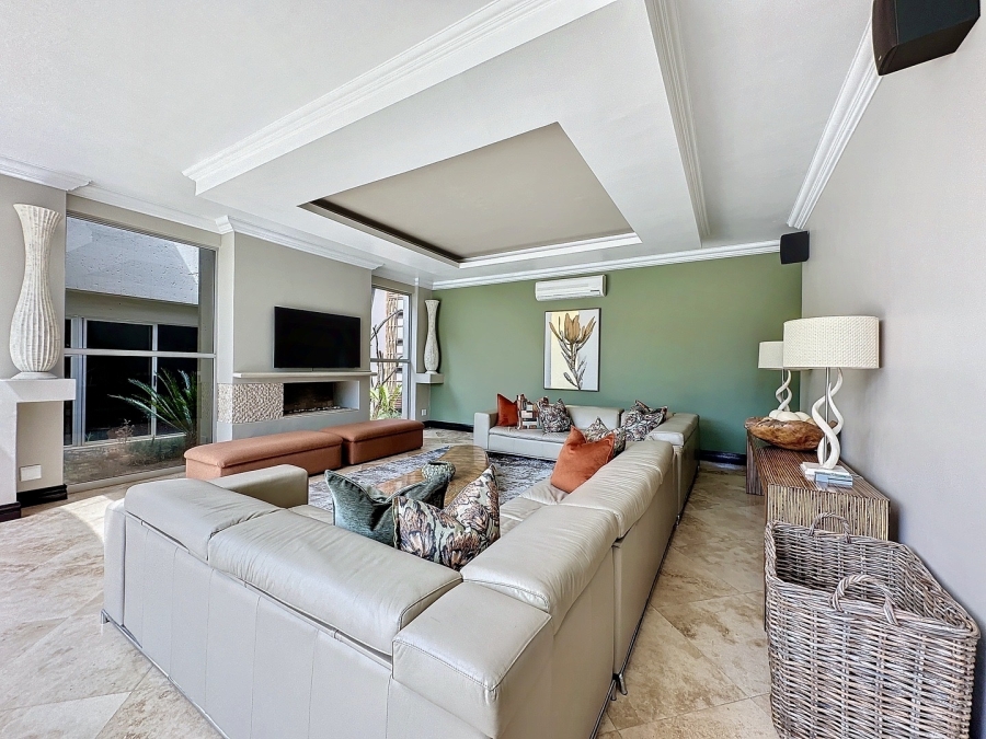 5 Bedroom Property for Sale in Silver Lakes Golf Estate Gauteng