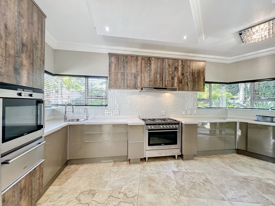 5 Bedroom Property for Sale in Silver Lakes Golf Estate Gauteng