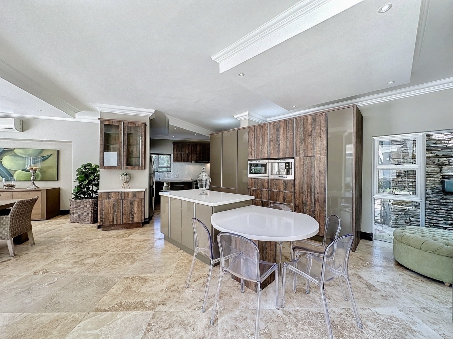 5 Bedroom Property for Sale in Silver Lakes Golf Estate Gauteng