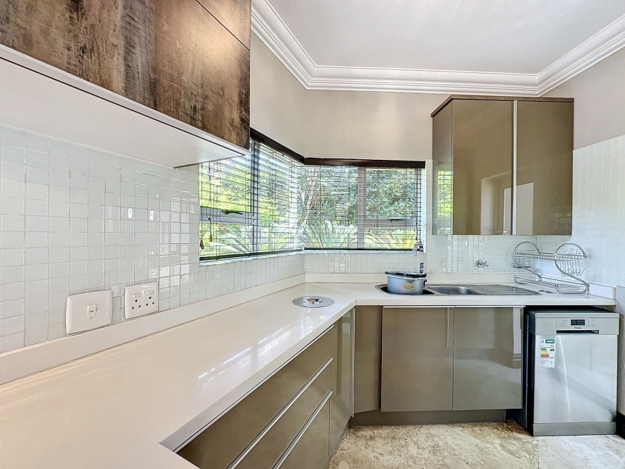 5 Bedroom Property for Sale in Silver Lakes Golf Estate Gauteng