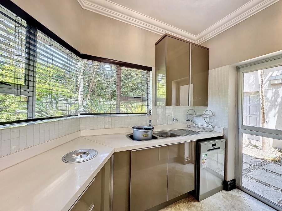 5 Bedroom Property for Sale in Silver Lakes Golf Estate Gauteng