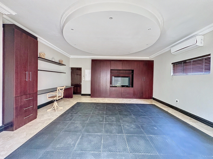 5 Bedroom Property for Sale in Silver Lakes Golf Estate Gauteng